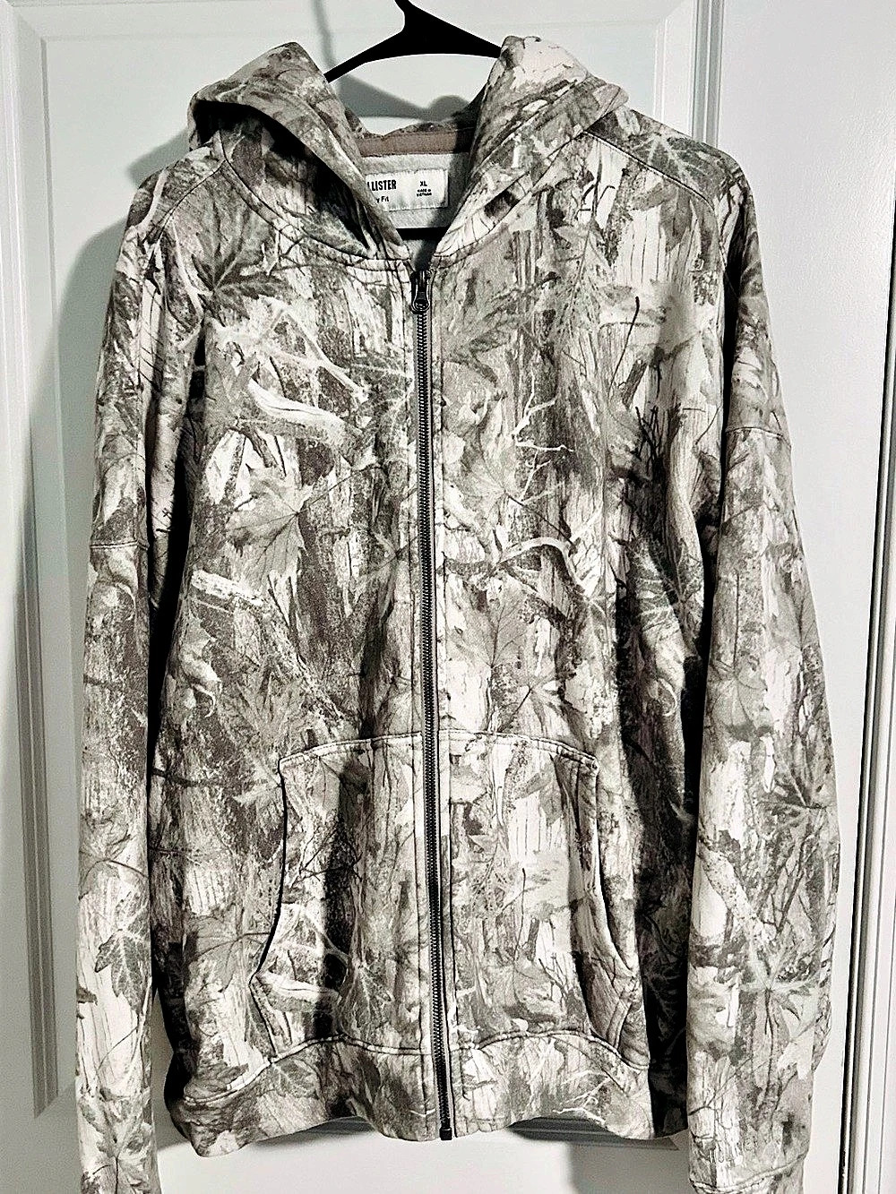 Hollister Boxy Fit Camo Hooded Jacket in Gray & White XL Like New